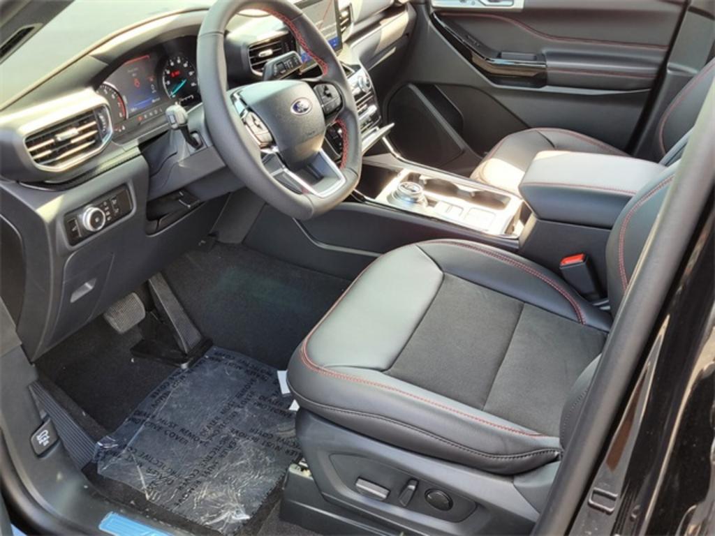 2023 Ford Explorer ST-Line photo