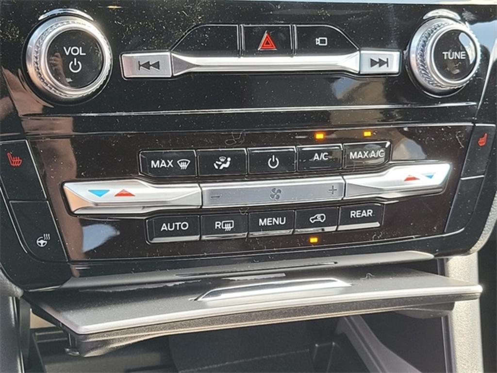 2023 Ford Explorer ST-Line photo