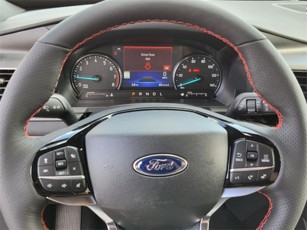 2023 Ford Explorer ST-Line photo