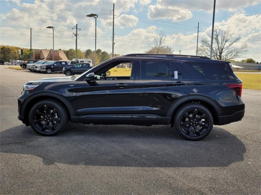 2023 Ford Explorer ST-Line photo
