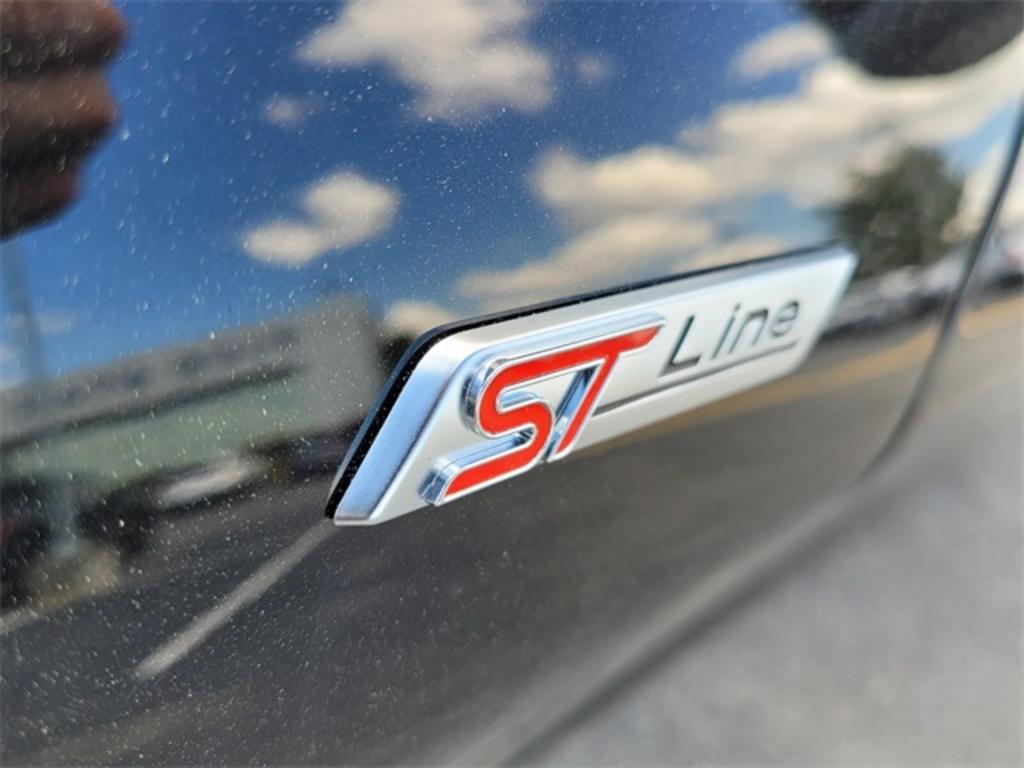 2023 Ford Explorer ST-Line photo