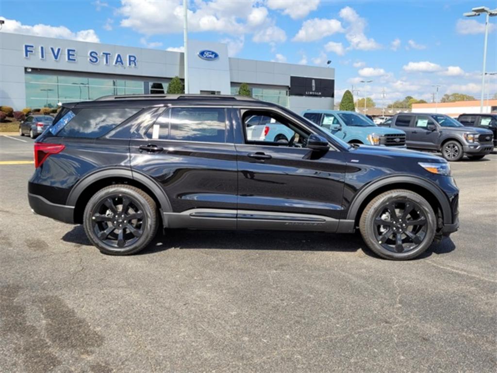 2023 Ford Explorer ST-Line photo