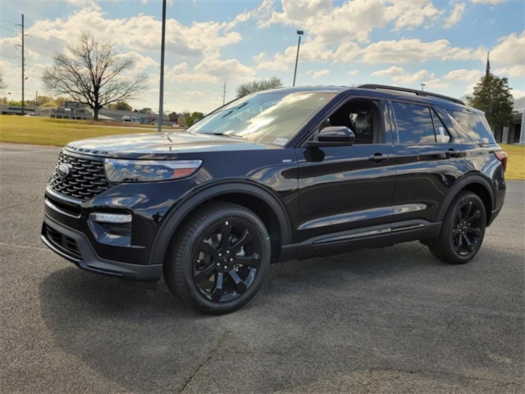 2023 Ford Explorer ST-Line photo