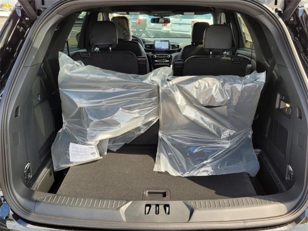 2023 Ford Explorer ST-Line photo