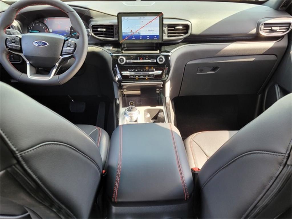 2023 Ford Explorer ST-Line photo
