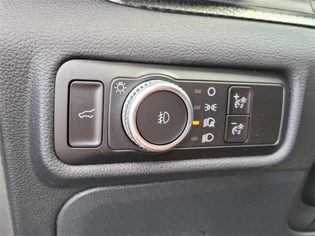 2023 Ford Explorer ST-Line photo