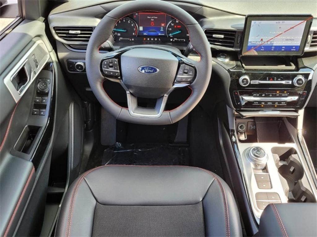 2023 Ford Explorer ST-Line photo