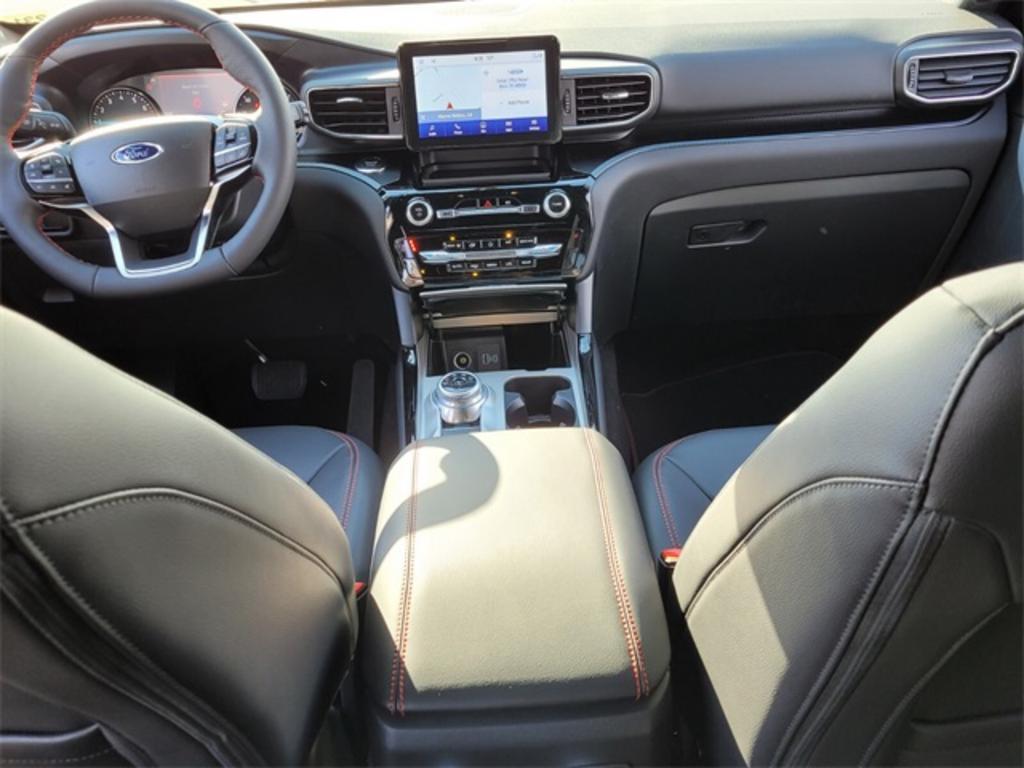 2023 Ford Explorer ST-Line photo