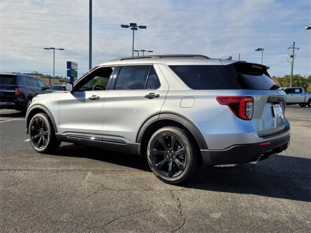 2023 Ford Explorer ST-Line photo