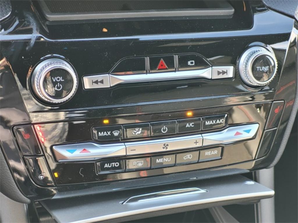 2023 Ford Explorer ST-Line photo