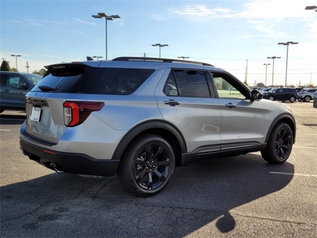 2023 Ford Explorer ST-Line photo