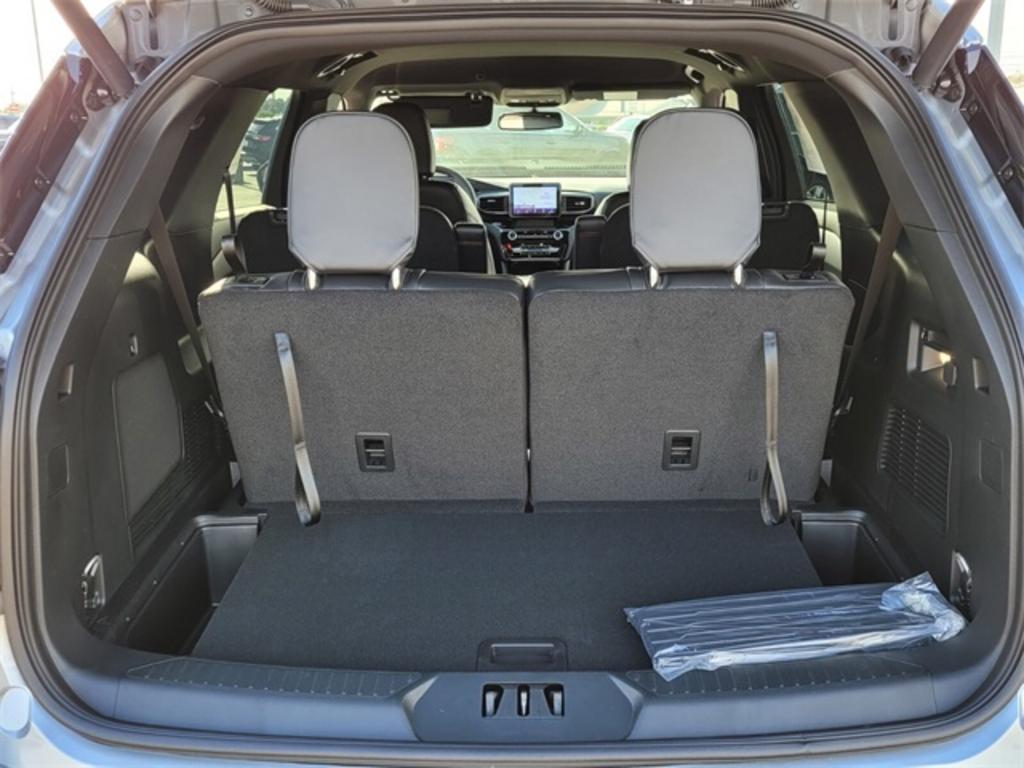 2023 Ford Explorer ST-Line photo
