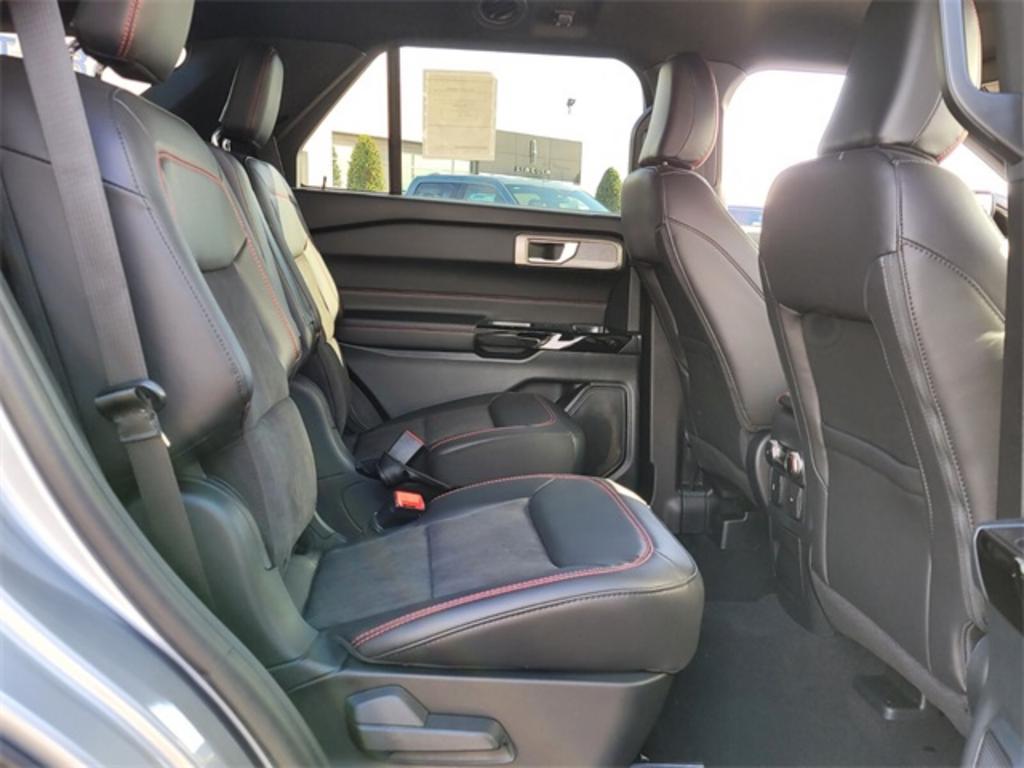 2023 Ford Explorer ST-Line photo