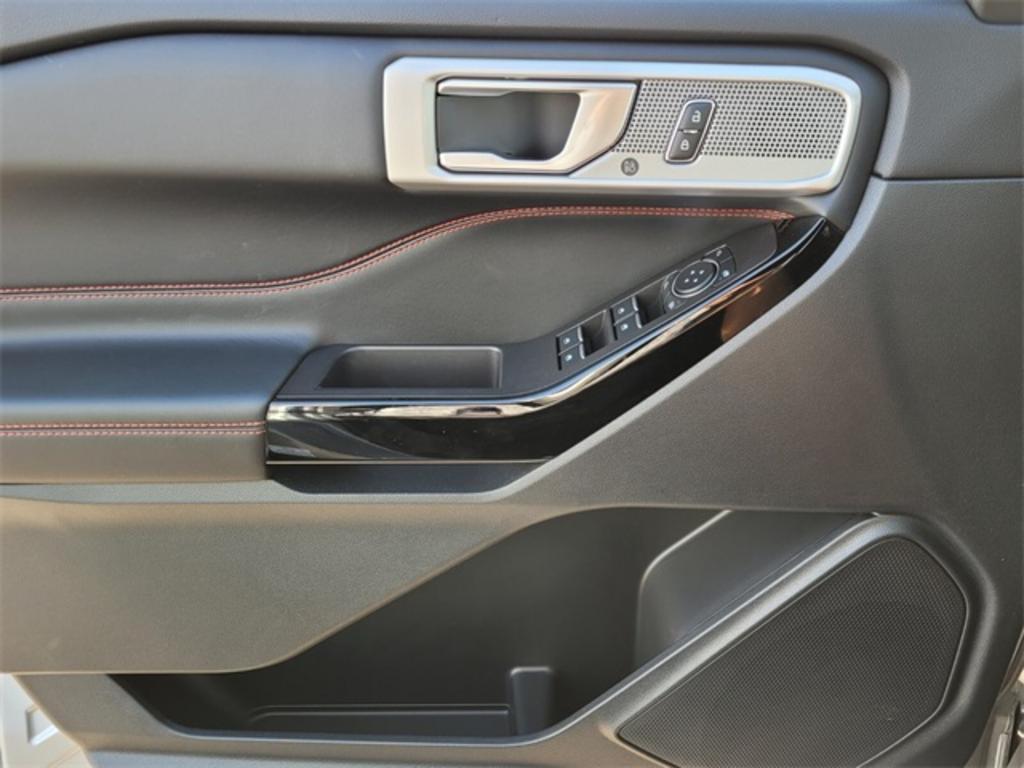 2023 Ford Explorer ST-Line photo