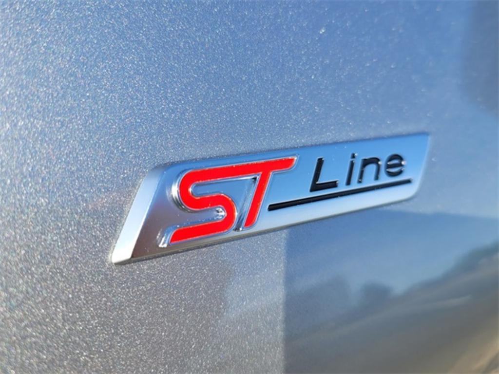2023 Ford Explorer ST-Line photo
