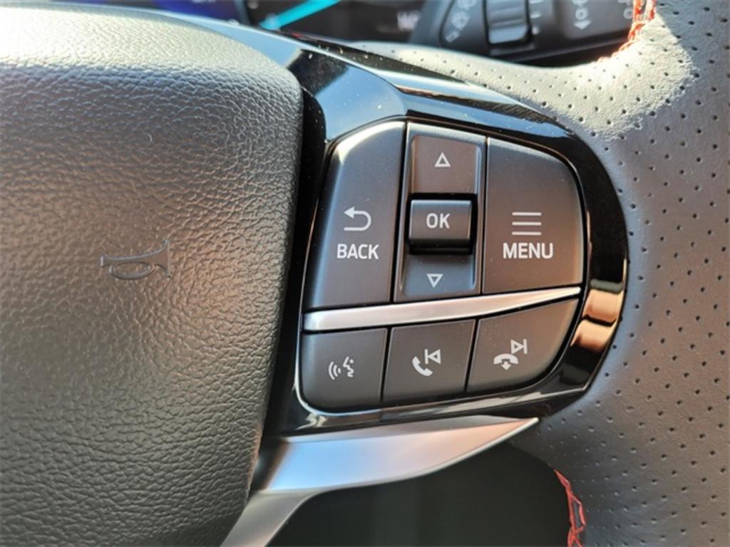 2023 Ford Explorer ST-Line photo
