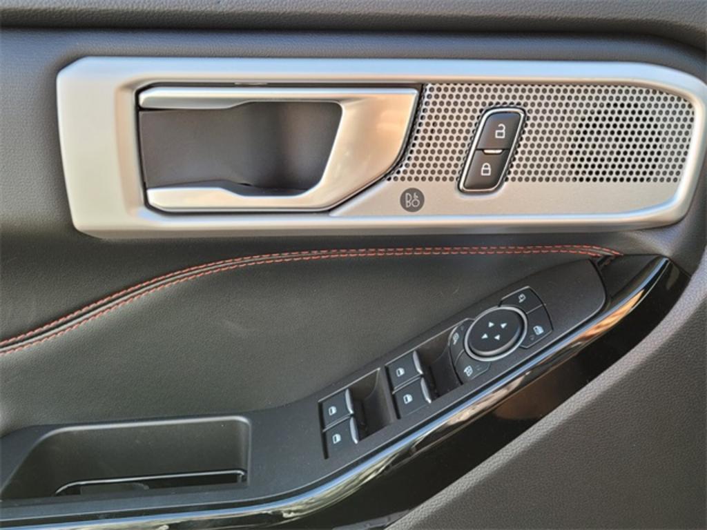 2023 Ford Explorer ST-Line photo