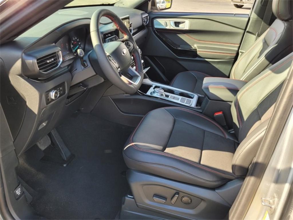 2023 Ford Explorer ST-Line photo