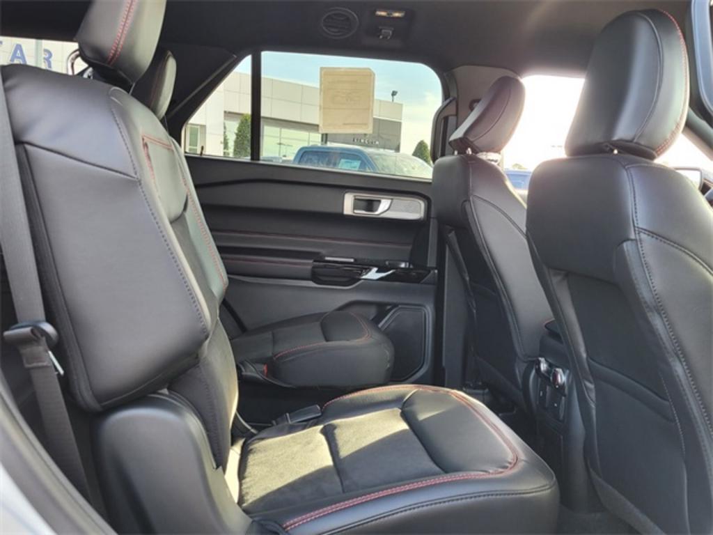 2023 Ford Explorer ST-Line photo