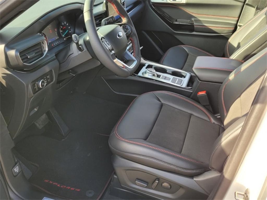 2023 Ford Explorer ST-Line photo
