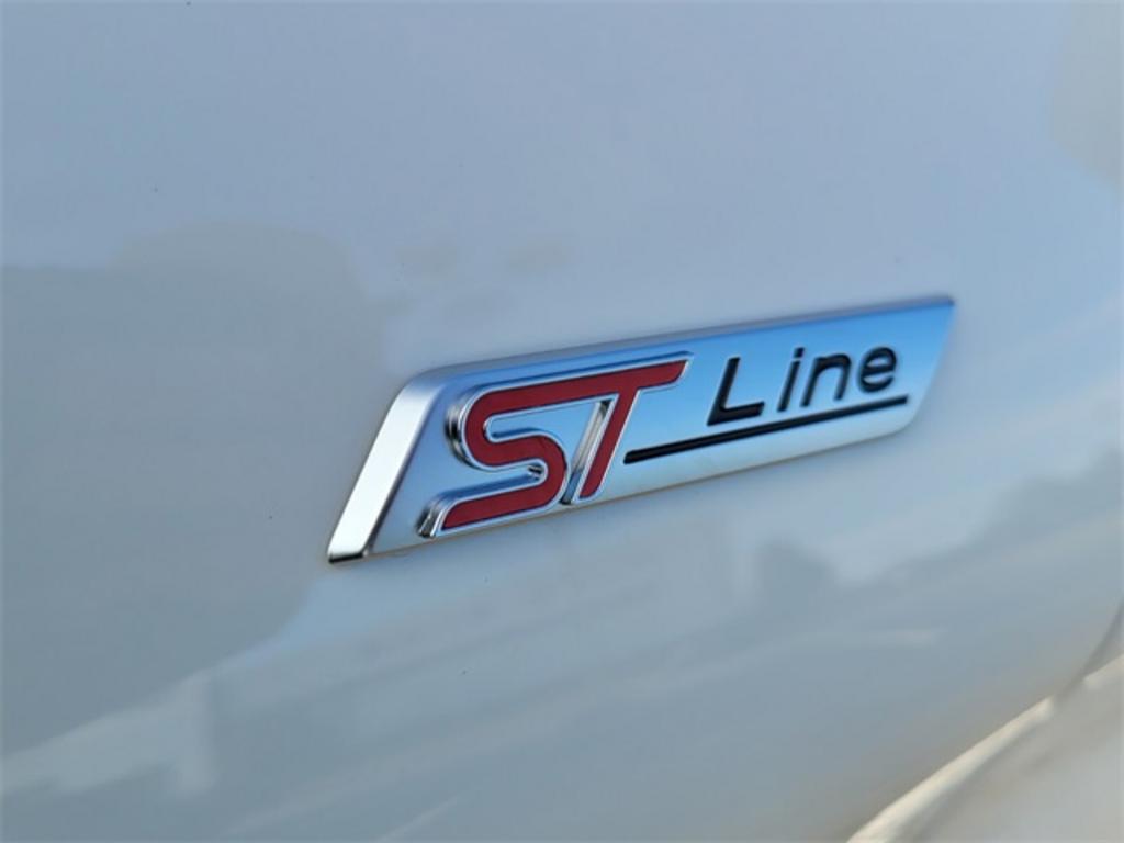 2023 Ford Explorer ST-Line photo