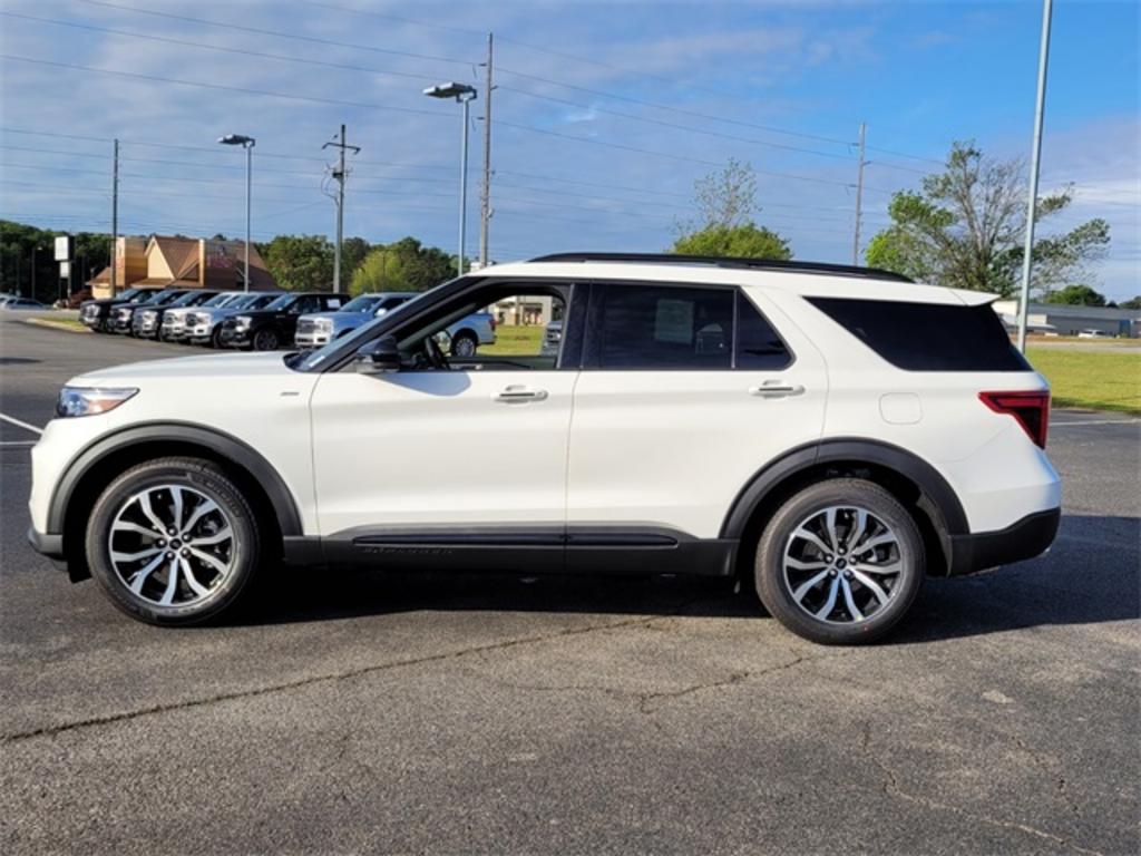 2023 Ford Explorer ST-Line photo