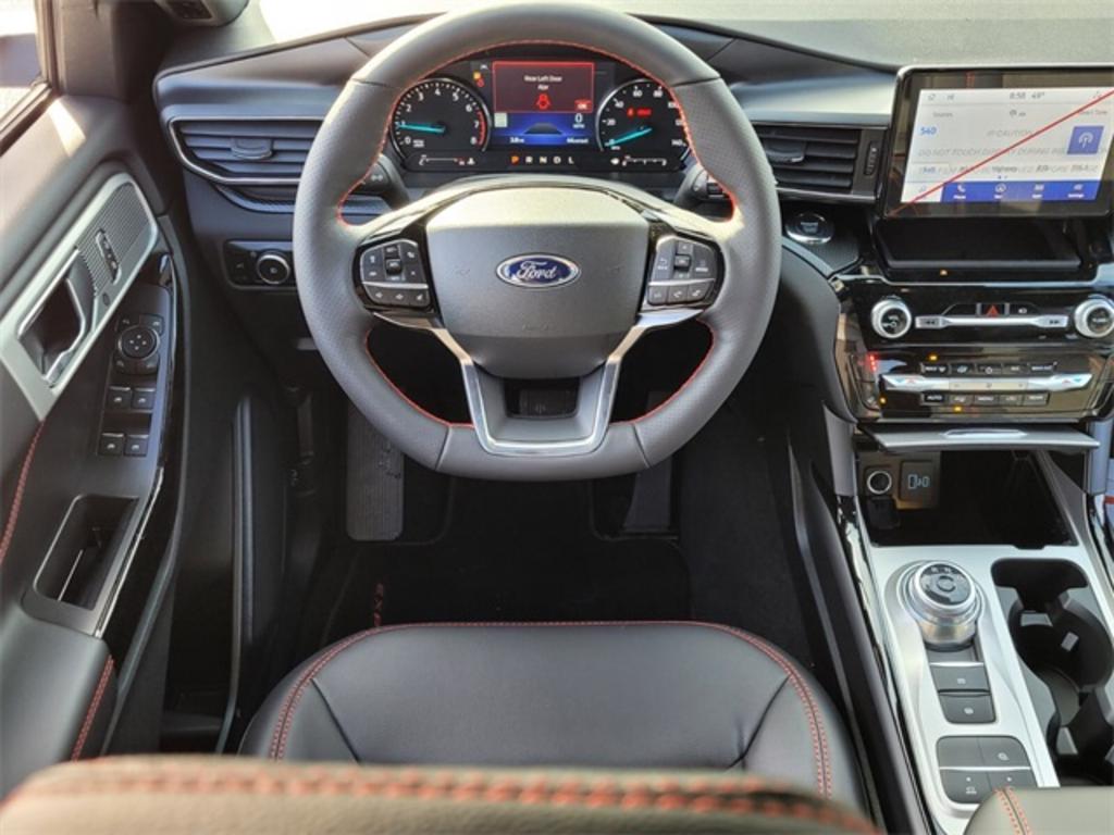 2023 Ford Explorer ST-Line photo