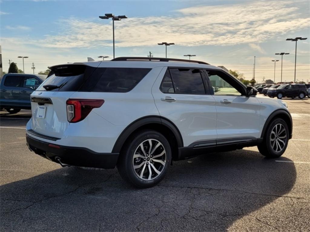 2023 Ford Explorer ST-Line photo