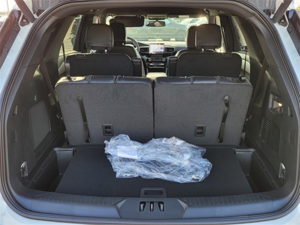 2023 Ford Explorer ST-Line photo