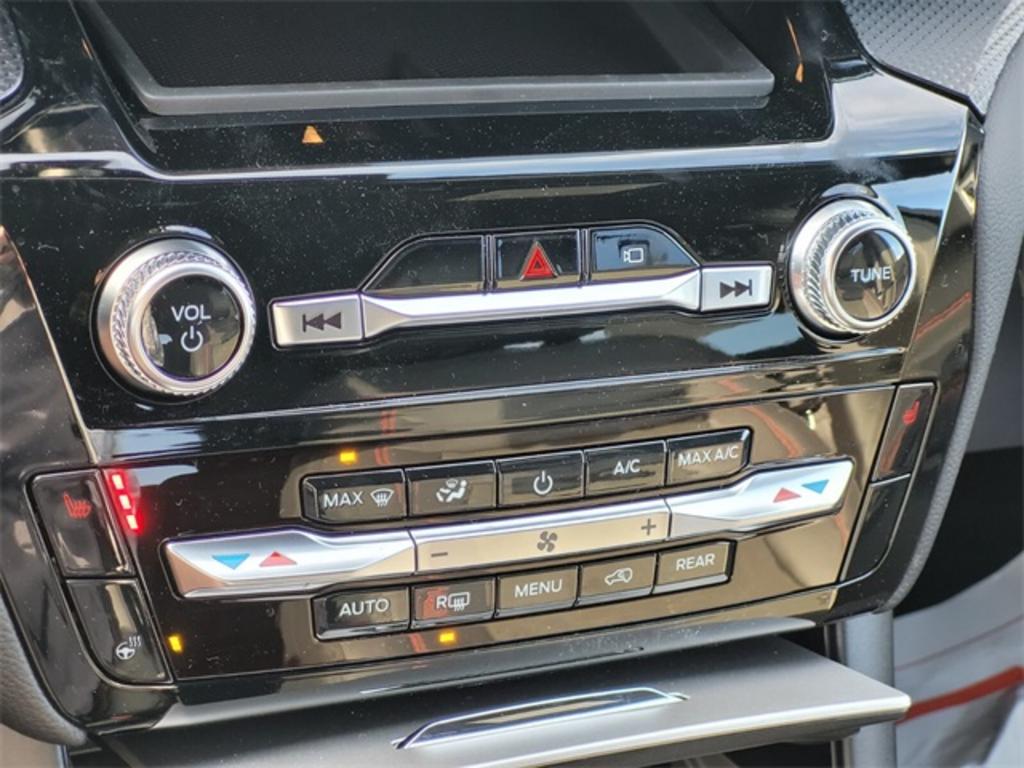2023 Ford Explorer ST-Line photo