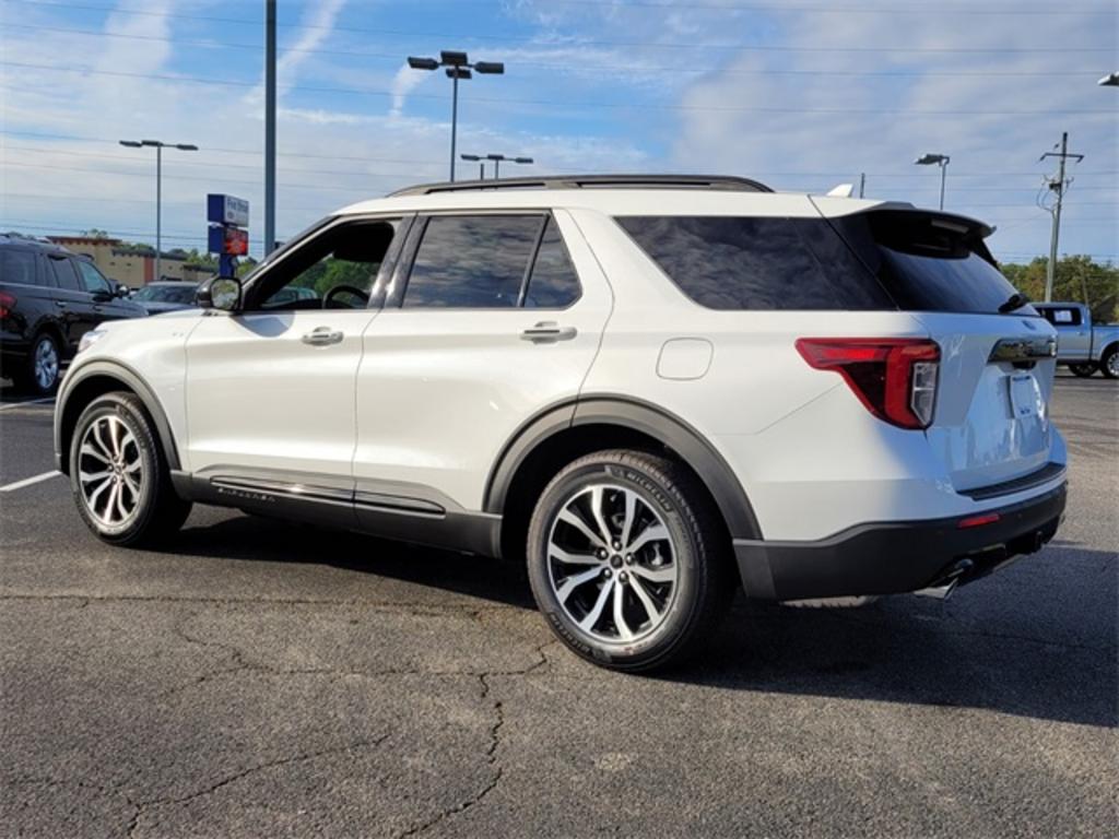 2023 Ford Explorer ST-Line photo