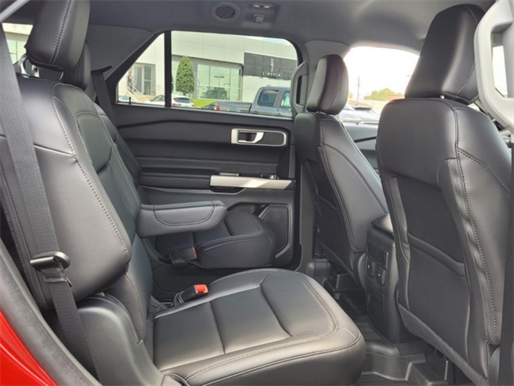 2023 Ford Explorer XLT photo