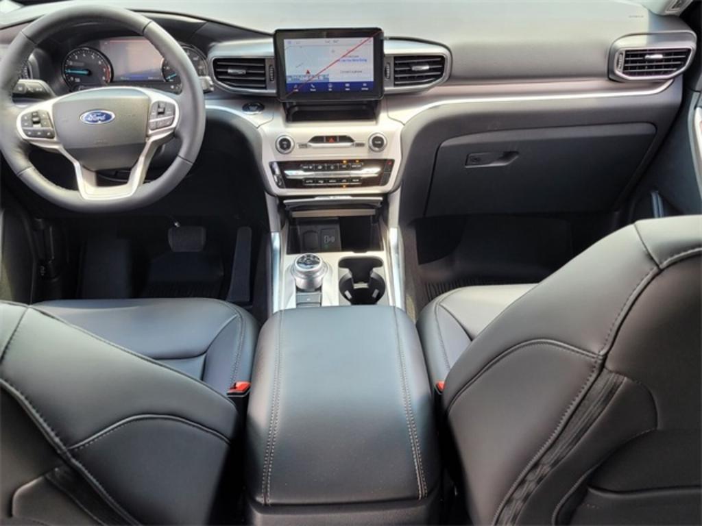 2023 Ford Explorer XLT photo