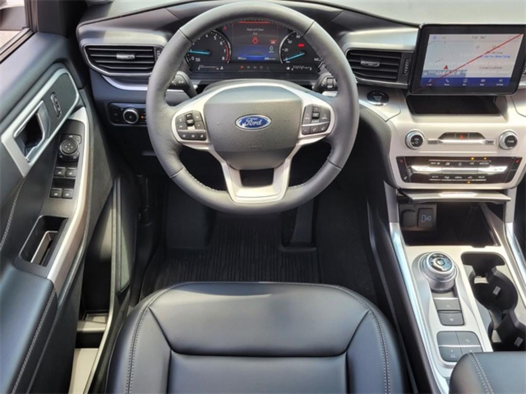 2023 Ford Explorer XLT photo