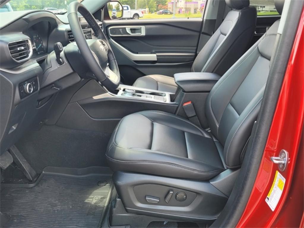 2023 Ford Explorer XLT photo