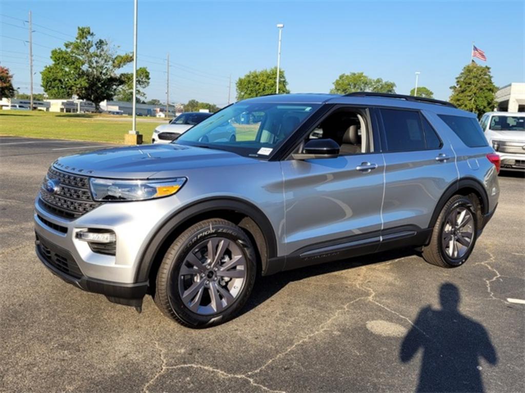 2023 Ford Explorer XLT photo
