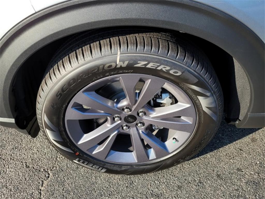 2023 Ford Explorer XLT photo