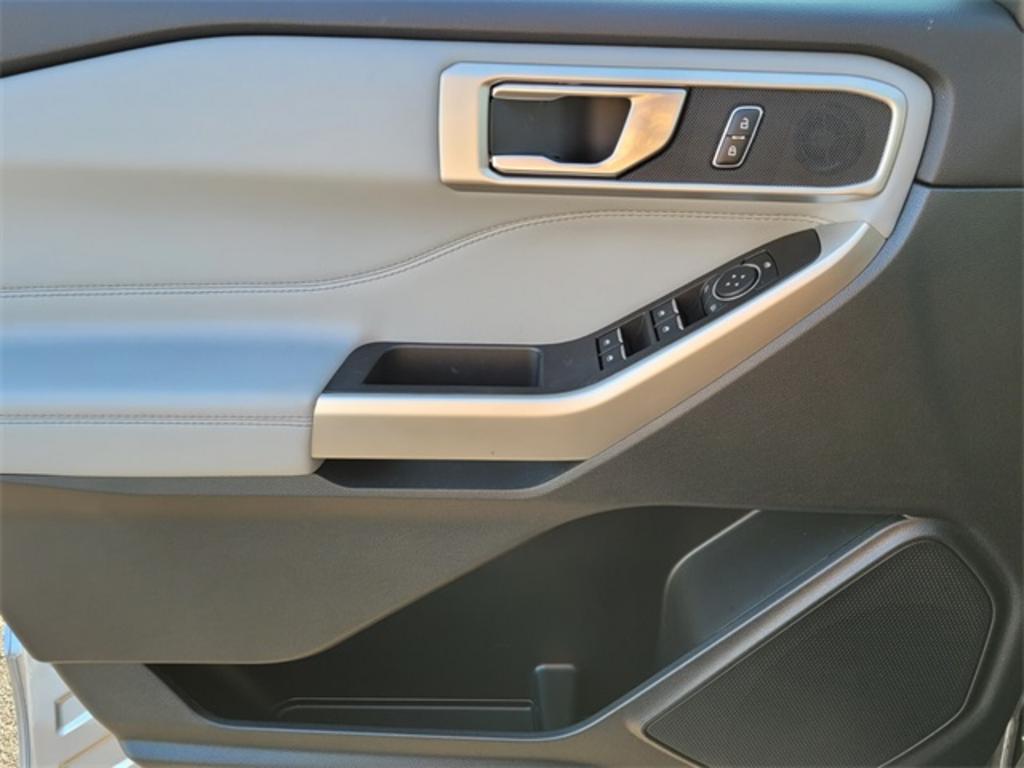 2023 Ford Explorer XLT photo