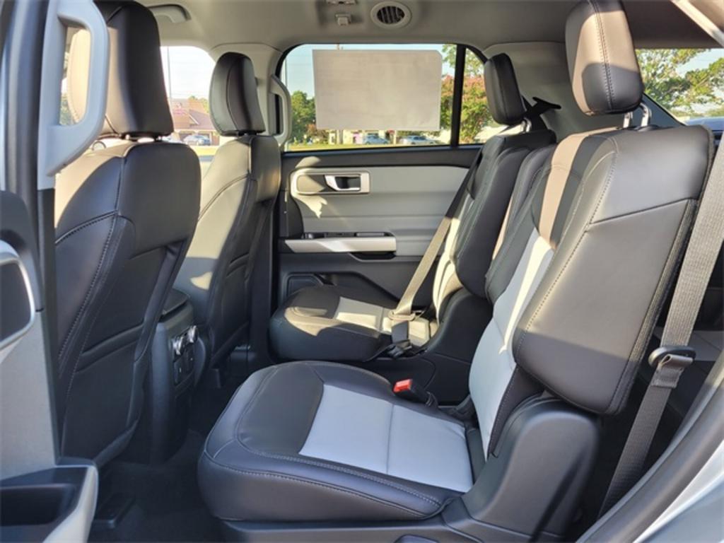 2023 Ford Explorer XLT photo