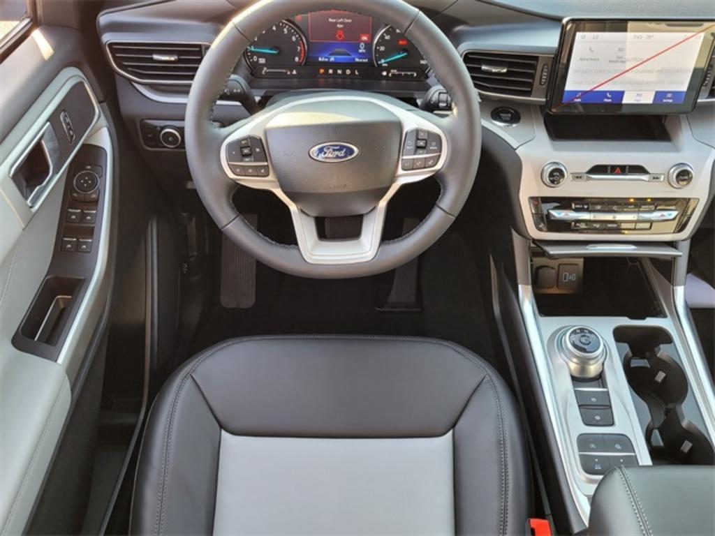 2023 Ford Explorer XLT photo
