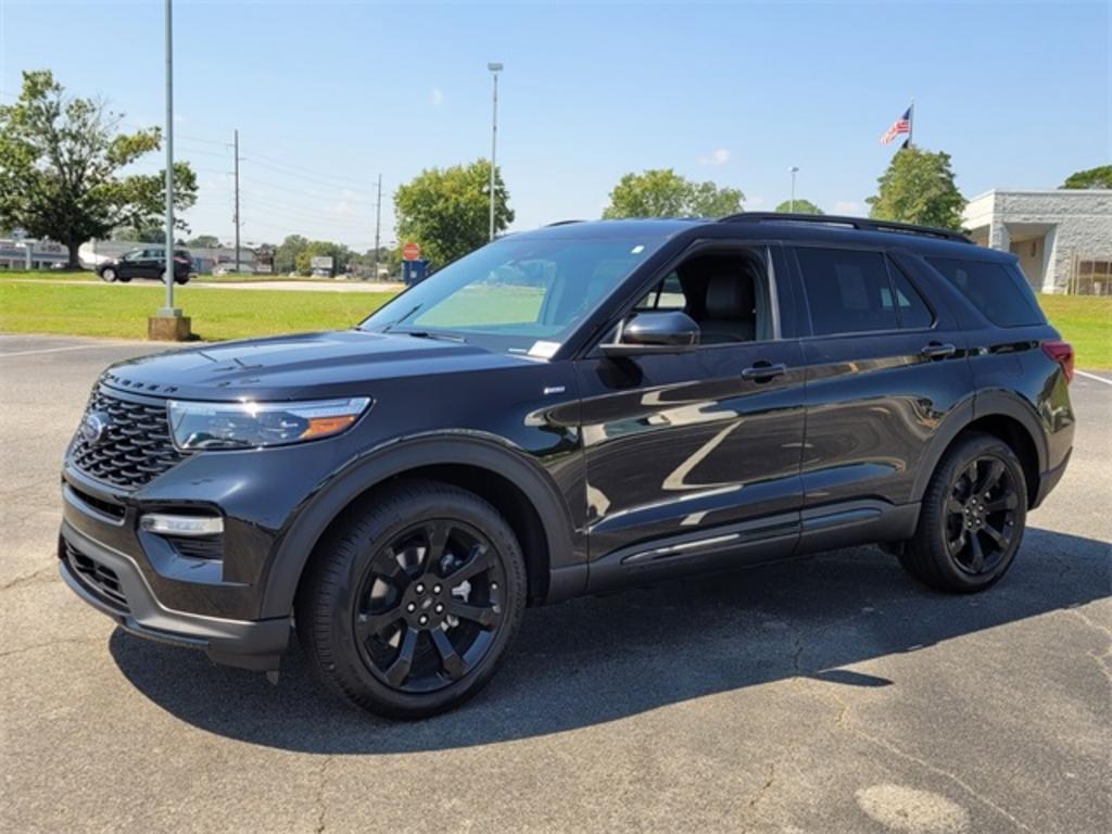 2023 Ford Explorer ST-Line photo
