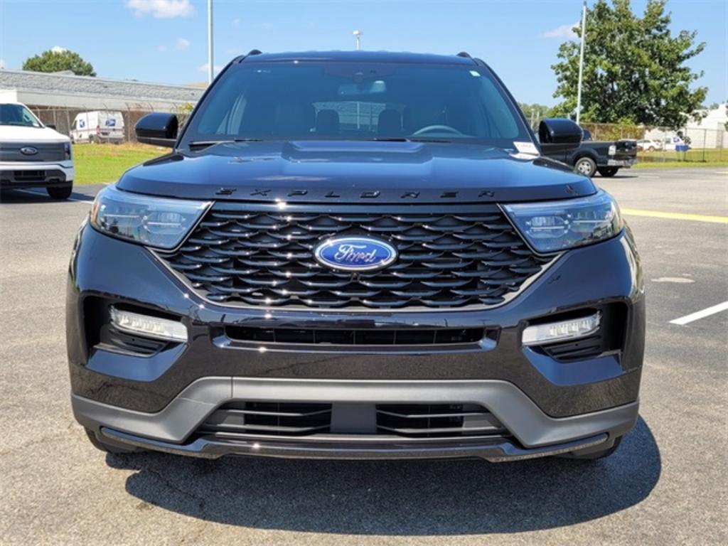 2023 Ford Explorer ST-Line photo