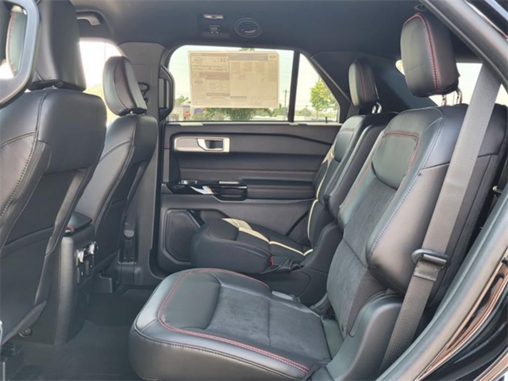 2023 Ford Explorer ST-Line photo
