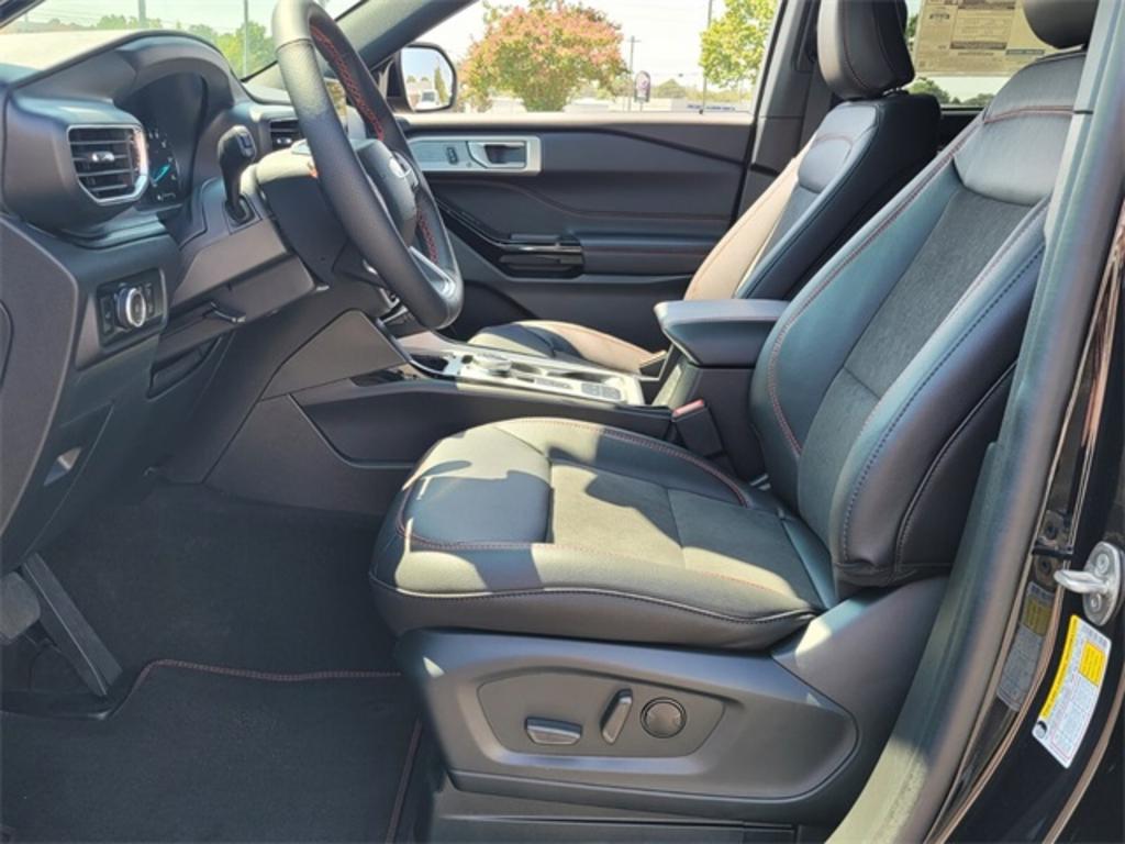 2023 Ford Explorer ST-Line photo