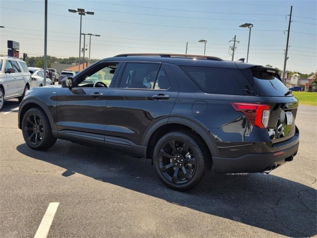 2023 Ford Explorer ST-Line photo