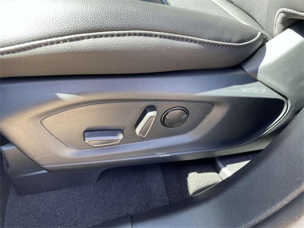 2023 Ford Explorer Limited photo