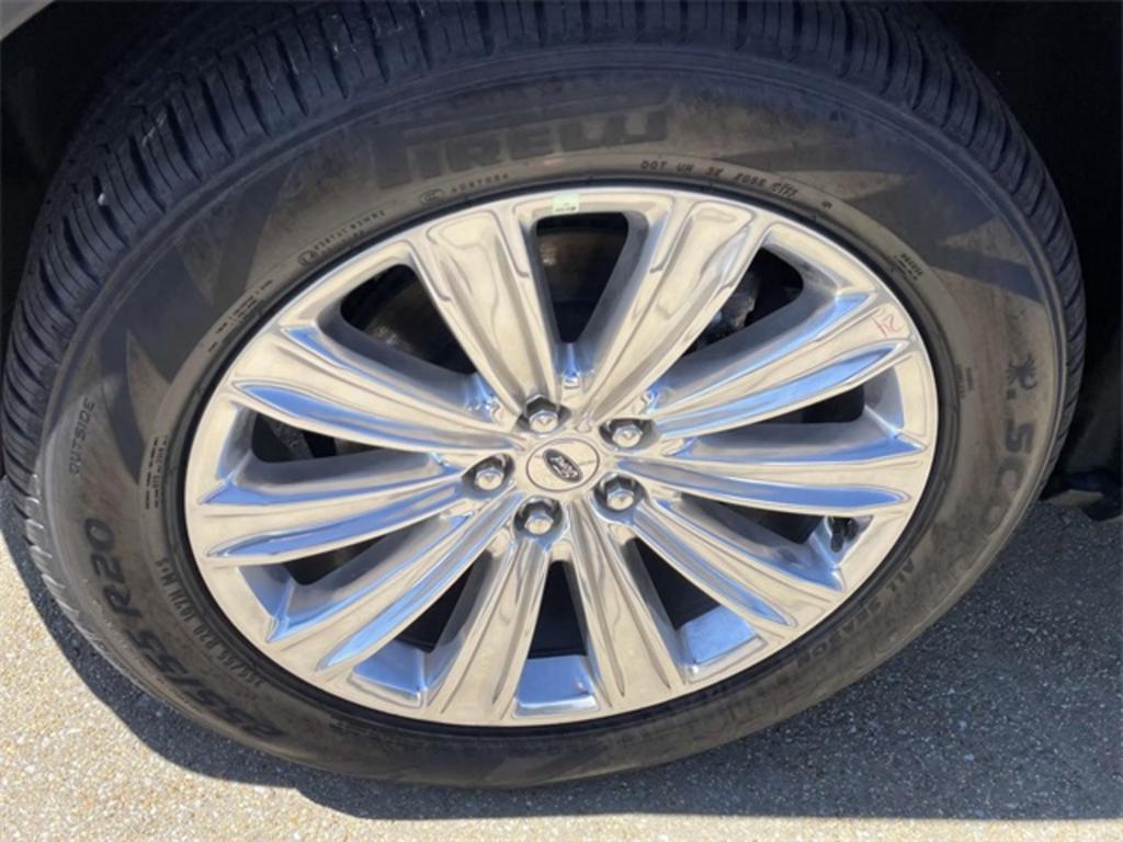 2023 Ford Explorer Limited photo