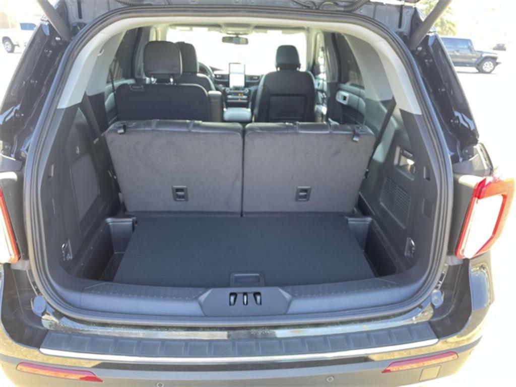 2023 Ford Explorer Limited photo