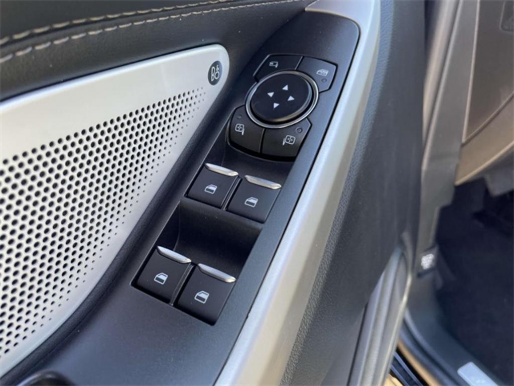 2023 Ford Explorer Limited photo