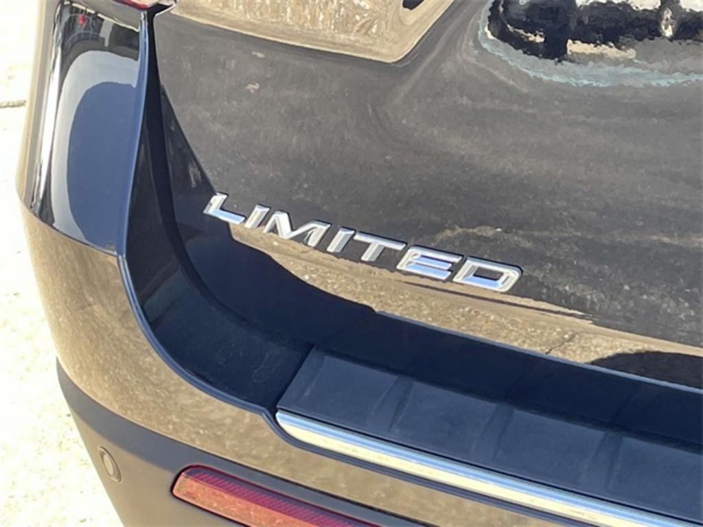 2023 Ford Explorer Limited photo